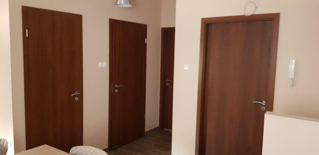 Lotti Apartman Kiskunhalas Exterior foto