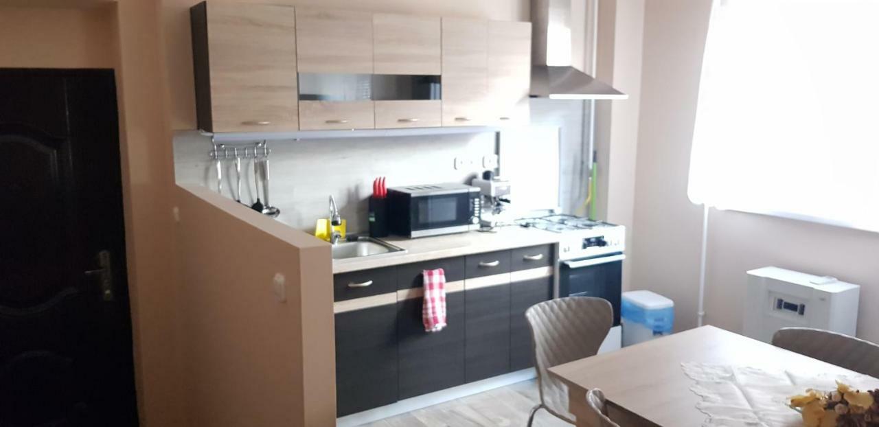 Lotti Apartman Kiskunhalas Exterior foto