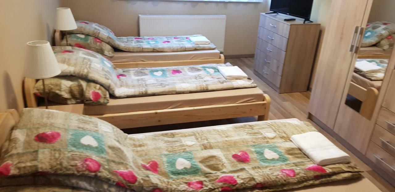 Lotti Apartman Kiskunhalas Exterior foto