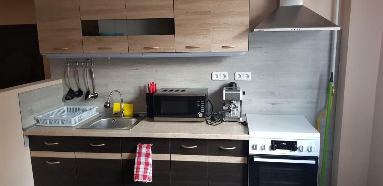 Lotti Apartman Kiskunhalas Exterior foto